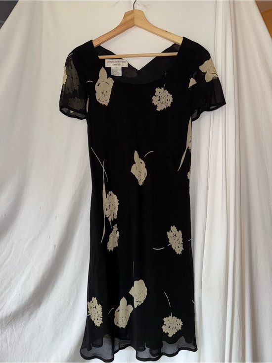 Jones New York Dresses & Skirts - Jones New York Black Dress with Cream Floral Print